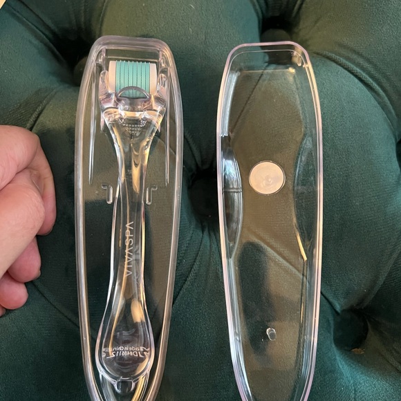 Viva spa Microneedle Facial Roller with 540 .25mm Needles To Rejuvenate Skin - Picture 10 of 12